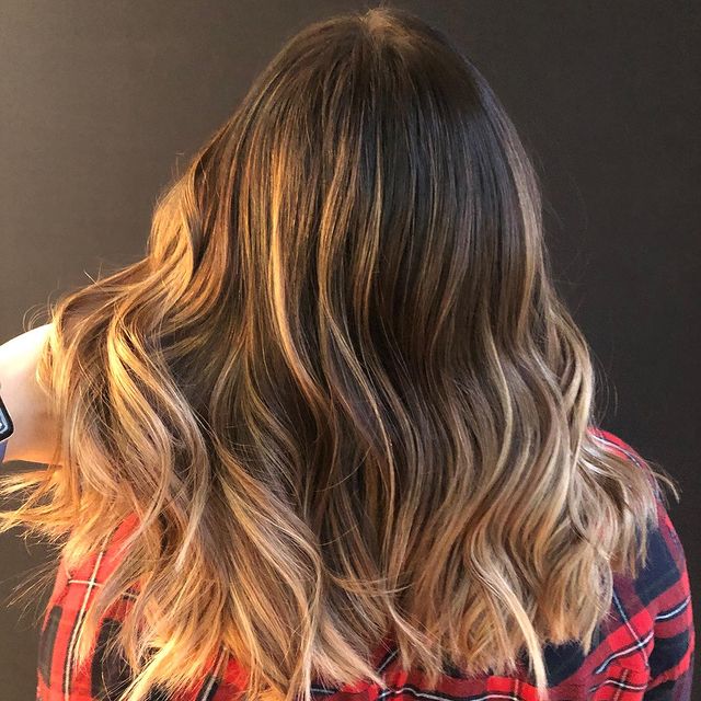 cabelo loiro com luzes