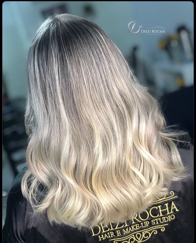 Cabelo com luzes loiro pérola