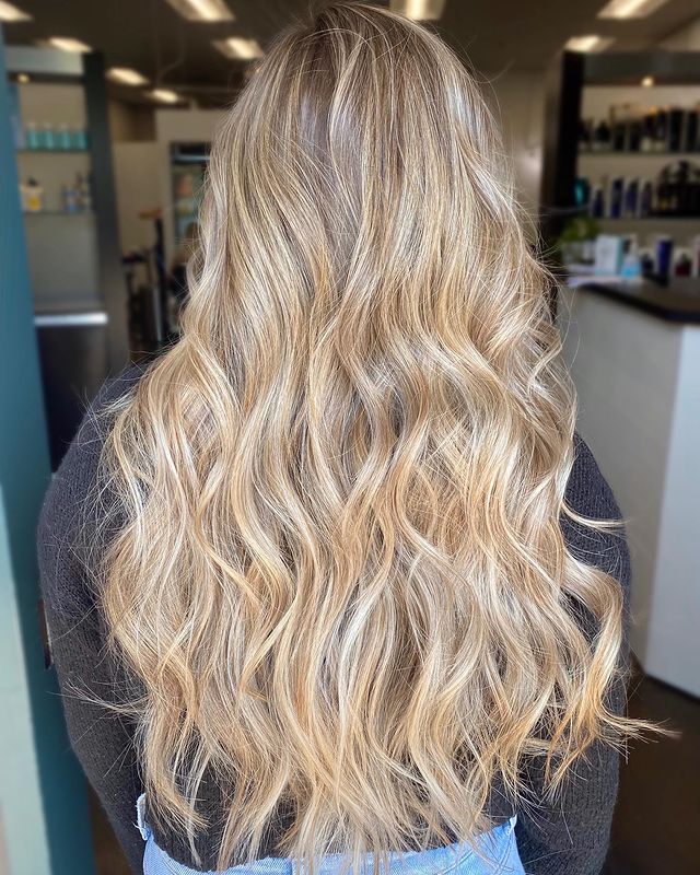 cabelo loiro com luzes