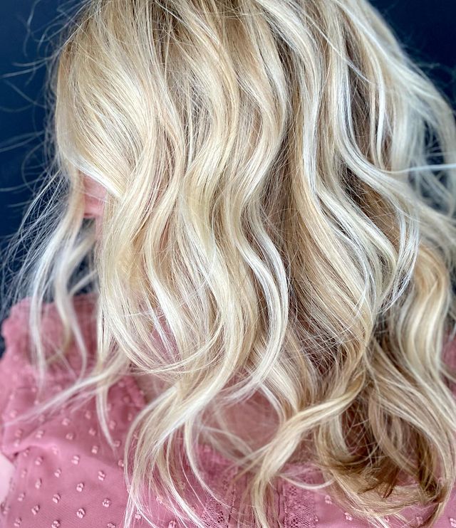cabelo loiro com luzes