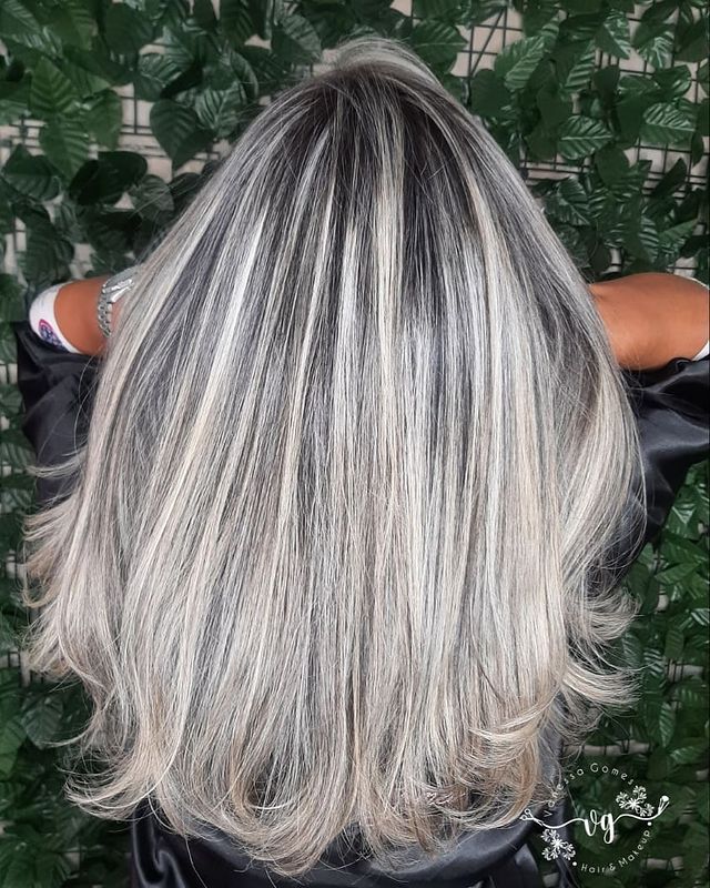 Cabelo com luzes loiro pérola